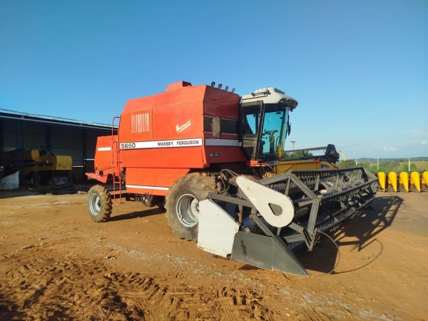 Colheitadeira Massey Ferguson MF 5650 Advanced ano 2003