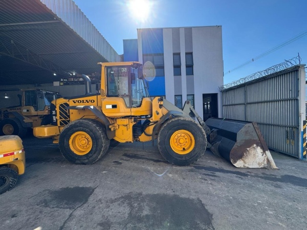 Pá Carregadeira Volvo L60F ano 2015