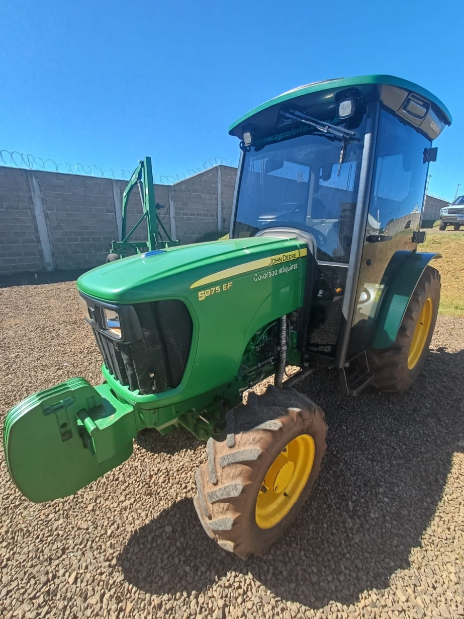 Trator John Deere 5075E ano 2018