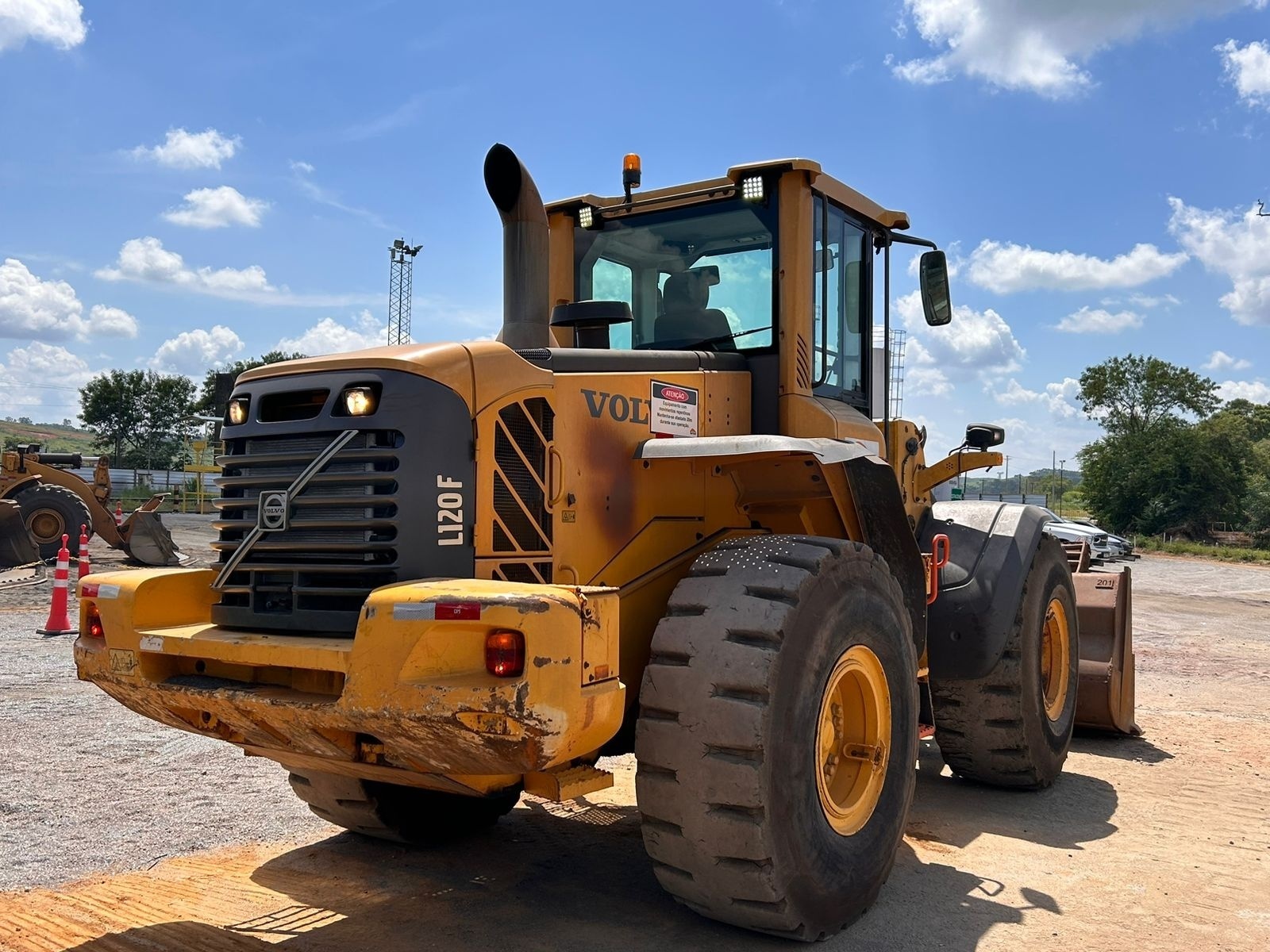 Pá Carregadeira Volvo L120F ano 2021