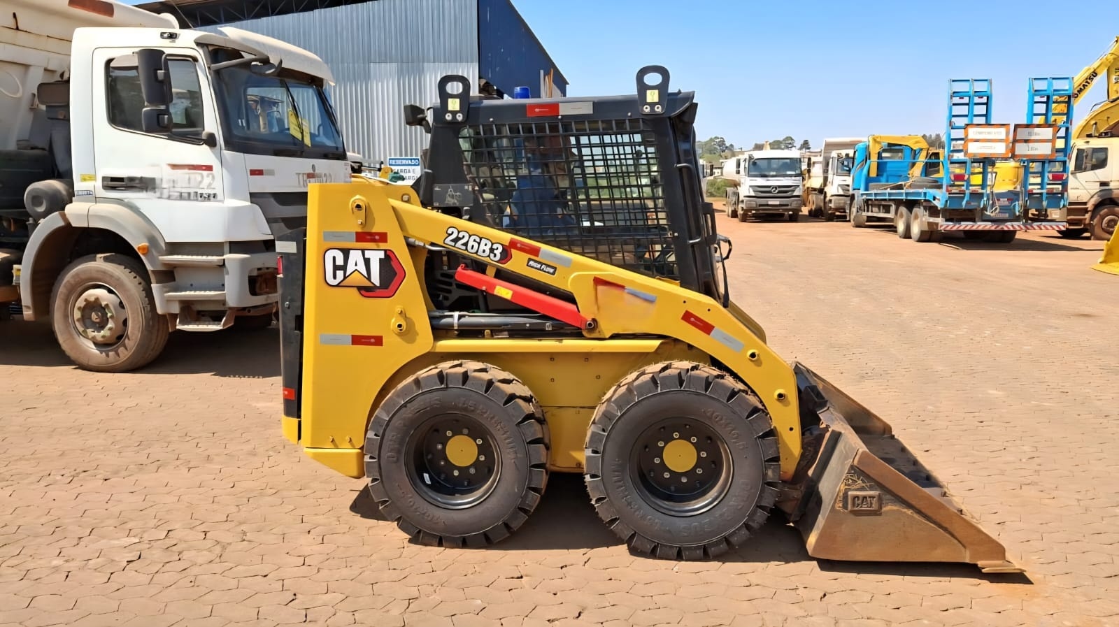Mini Carregadeira Caterpillar 226B3 ano 2020