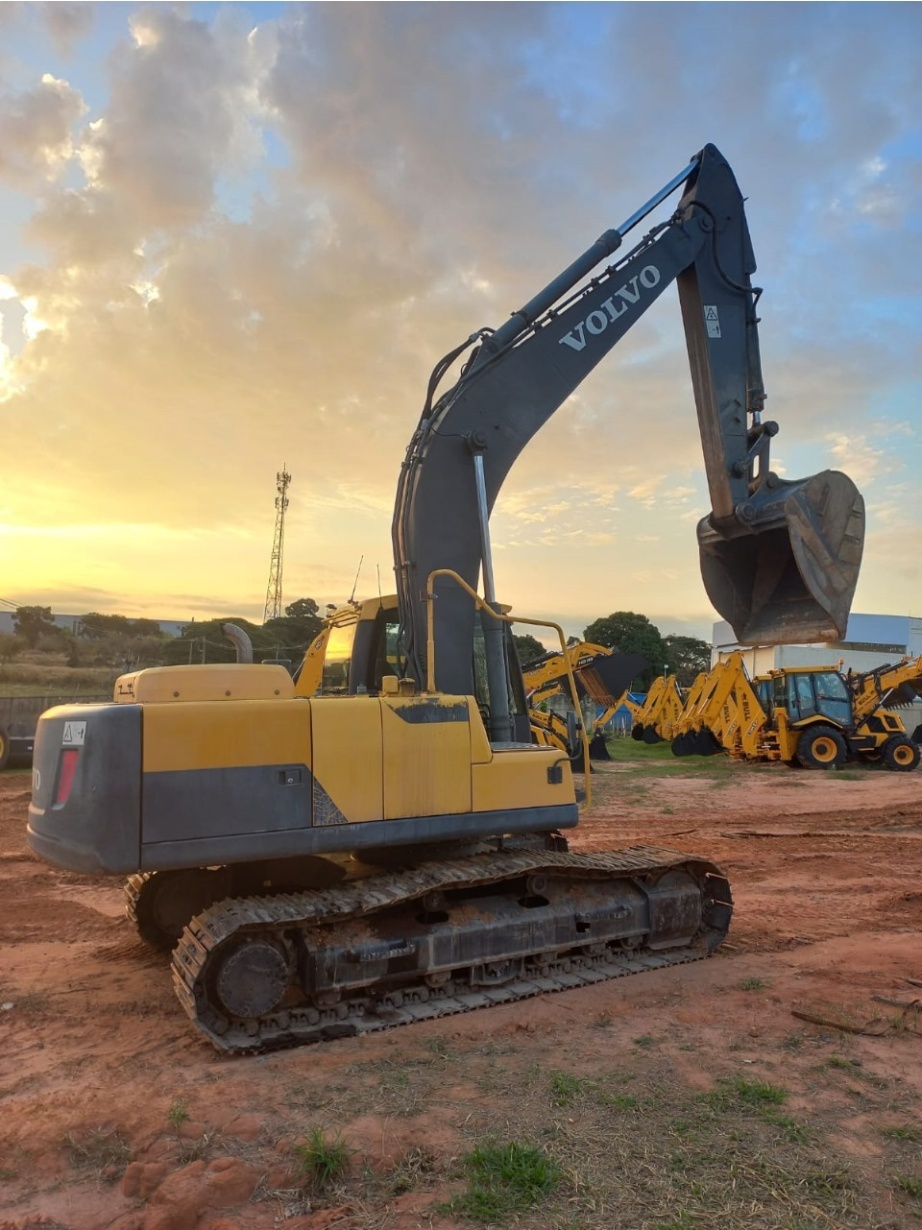 Escavadeira Volvo EC220D ano 2015