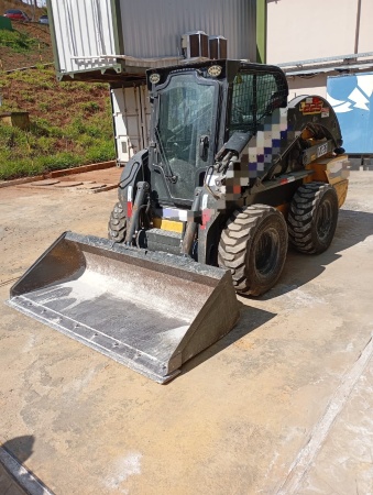 Mini Carregadeira New Holland L225 ano 2019
