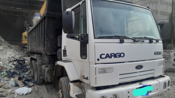Caminhão Ford Cargo 6332E ano 2009