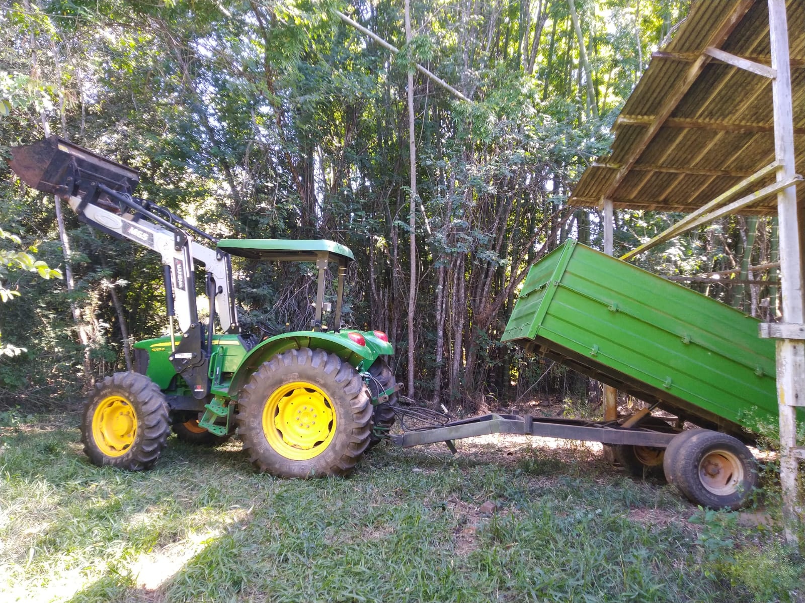 Trator John Deere 5065 E ano 2017