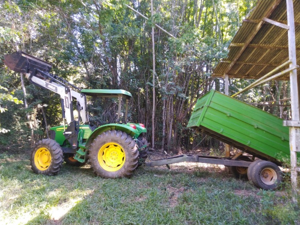 Trator John Deere 5065 E ano 2017