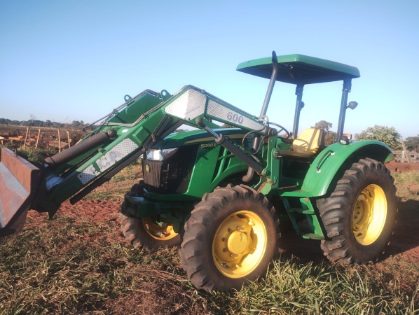 Trator John Deere 5090E ano 2022