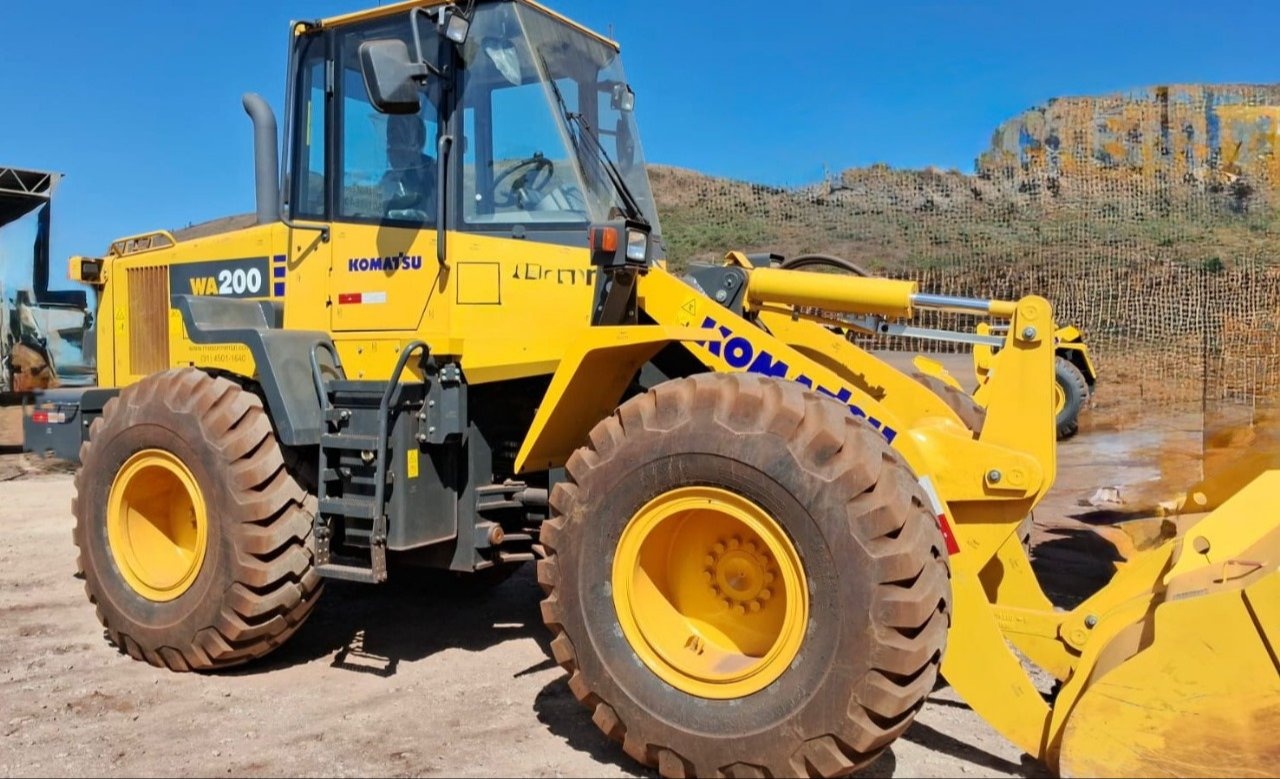 Pá Carregadeira Komatsu WA 200
