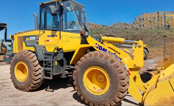 Pá Carregadeira Komatsu WA 200