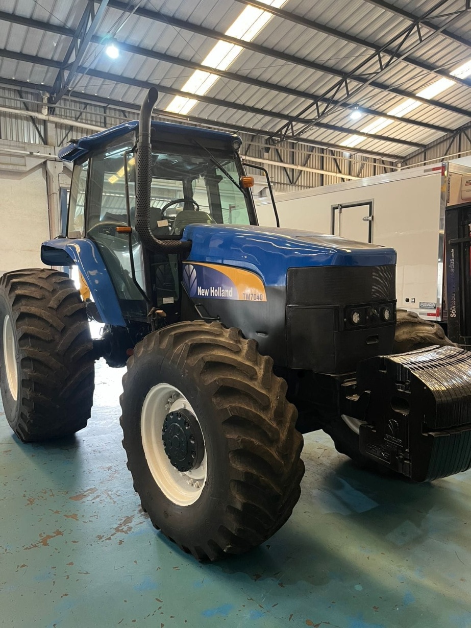 Trator New Holland TM 7040 ano 2012