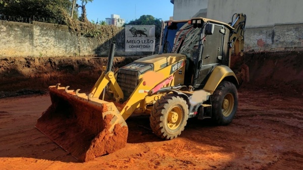 Retroescavadeira Caterpillar 416 F2 ano 2019