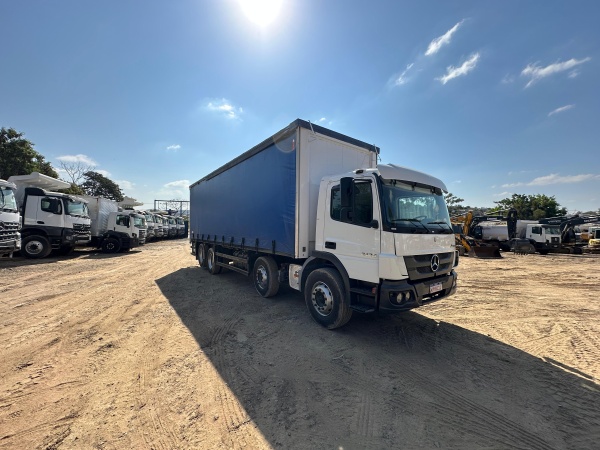 Caminhão Mercedes Benz Atego 2426 ano 2014