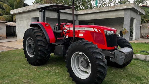 Trator Massey Ferguson MF 4299 ano 2016