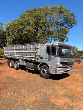 Caminhão Mercedes Benz Atego 2425 ano 2005
