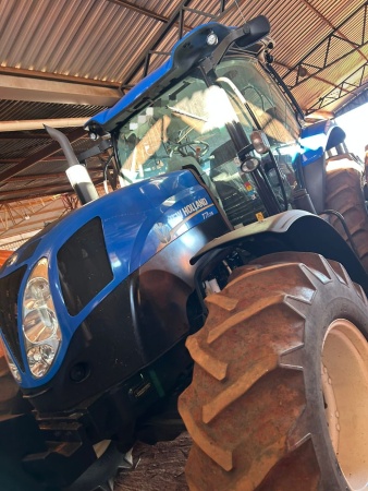 Trator New Holland T7 175 ano 2022