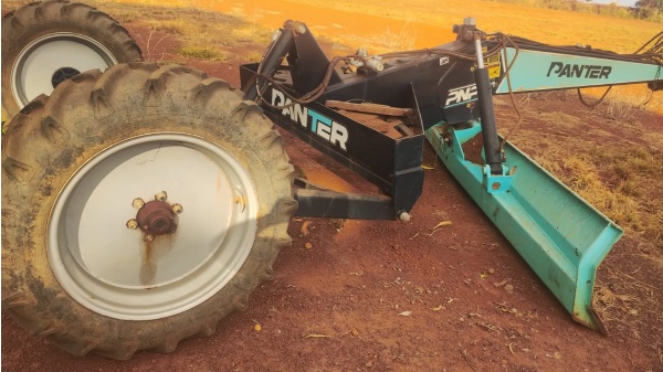 Plaina Agrícola Panter Niveladora de arrasto PNP