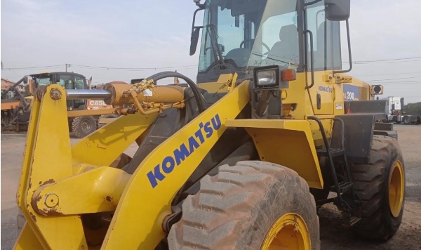 Pá Carregadeira Komatsu WA 200 ano 2018