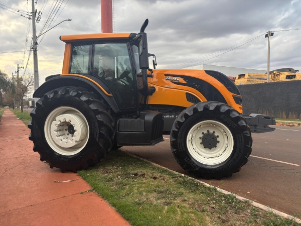 Trator Valtra BH194 ano 2017