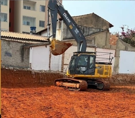 Escavadeira John Deere 200G ano 2021