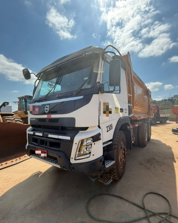 Caminhão Volvo FMX460 ano 2015