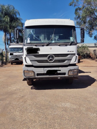 Caminhão Mercedes Benz Axor 3131 ano 2014