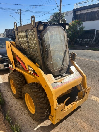 Mini Carregadeira Caterpillar 226B ano 2015