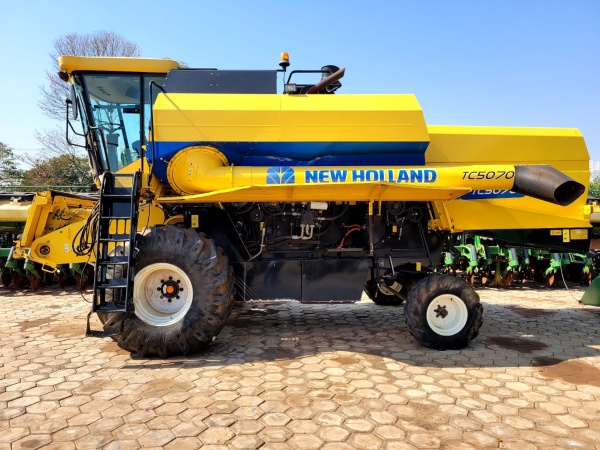 Colheitadeira New Holland TC 5070 ano 2017