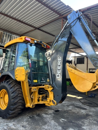 Retroescavadeira John Deere 310L ano 2021
