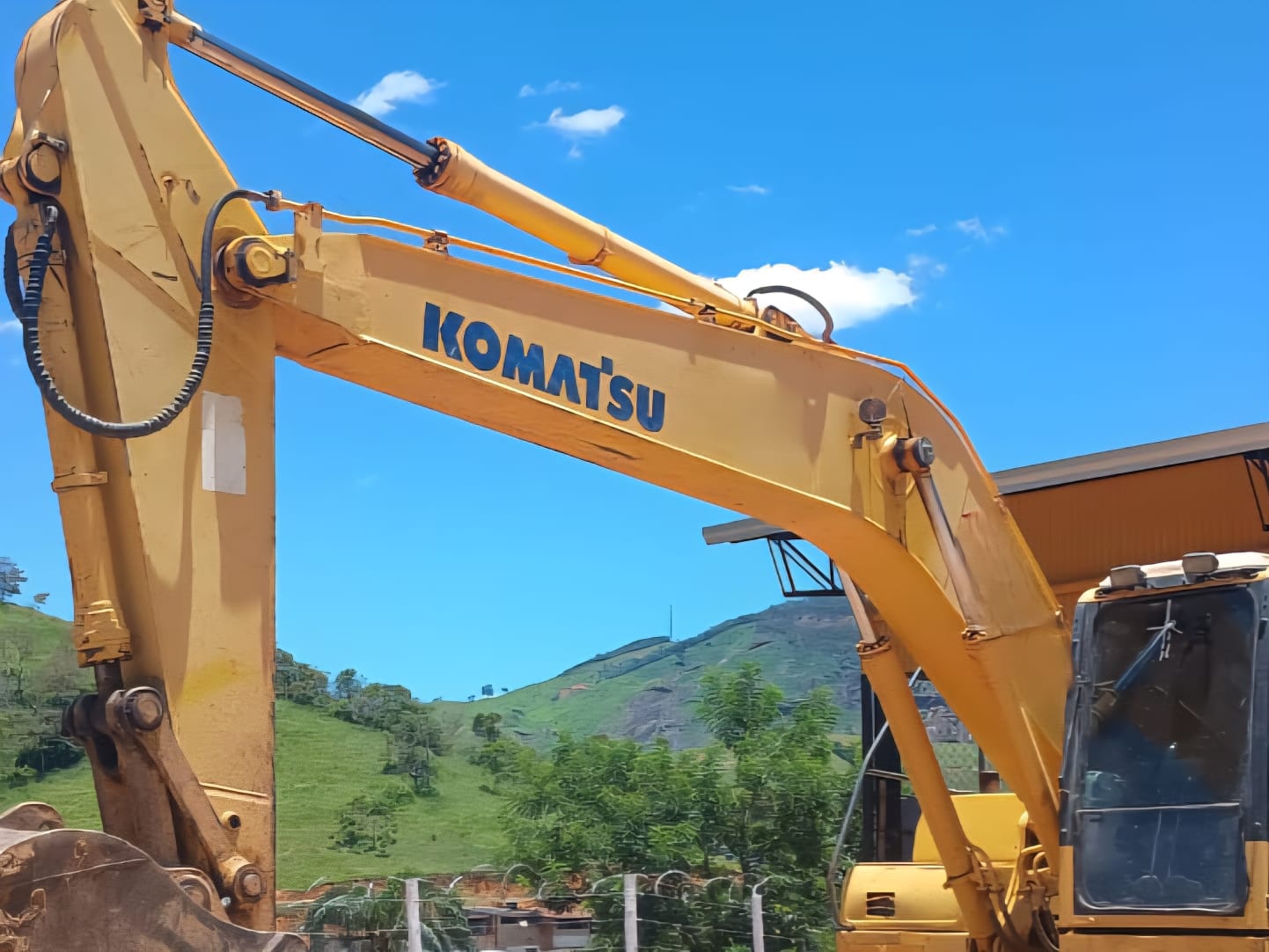 Escavadeira Komatsu PC200LC-6B ano 2012