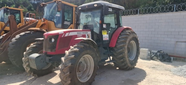 Trator Massey Ferguson MF 4297 ano 2013