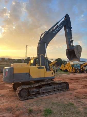 Escavadeira Volvo EC220D ano 2015