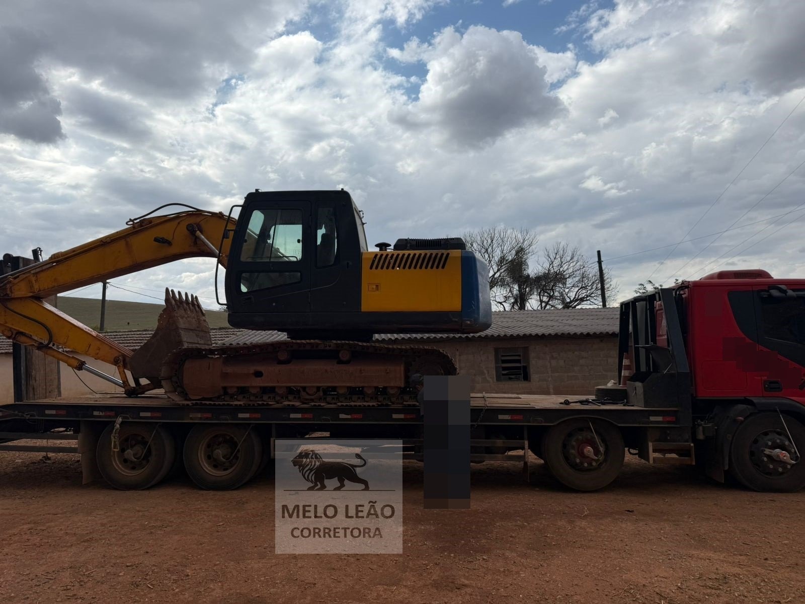 Escavadeira Hyundai R160 LC-7 ano 2011