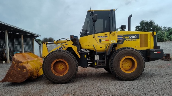 Pá Carregadeira Komatsu WA 200 ano 2024 - WA 200 - Máquinas de Linha Amarela