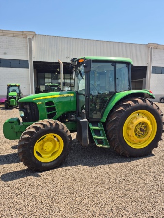 Trator John Deere 6115J ano 2022