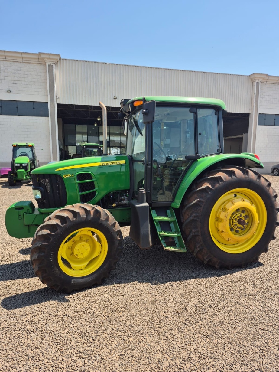 Trator John Deere 6115J ano 2022