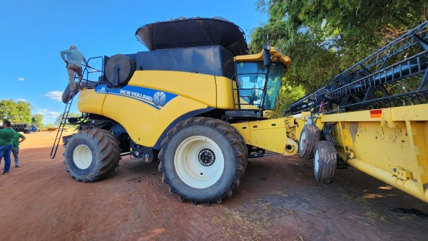 Colheitadeira New Holland CR 8090 ano 2017