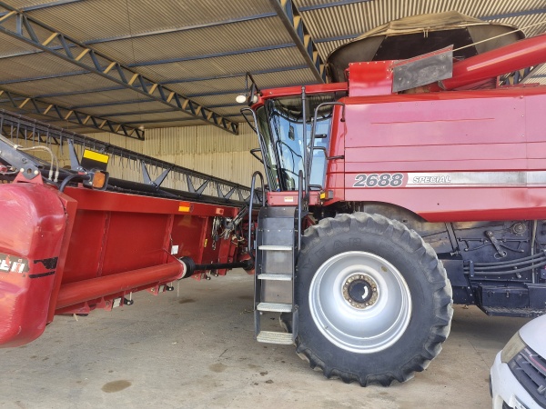 Colheitadeira Case Axial – Flow 2688 ano 2014