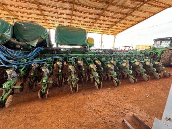 Plantadeira John Deere DB 74 ano 2014