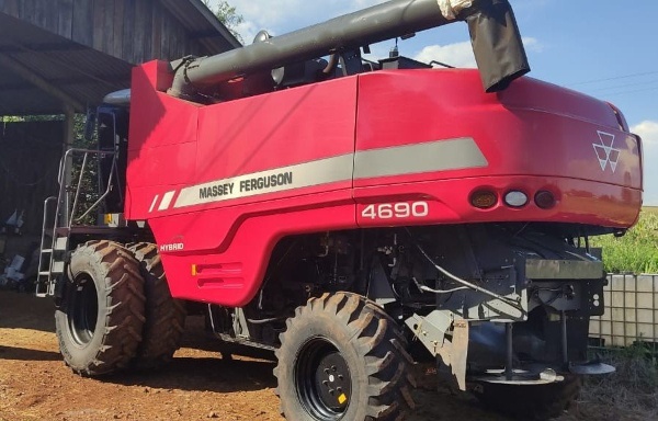 Colheitadeira Massey Ferguson MF 4690 HD ano 2019