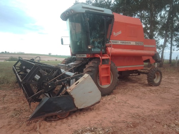 Colheitadeira Massey Ferguson MF 5650 Advanced ano 2002