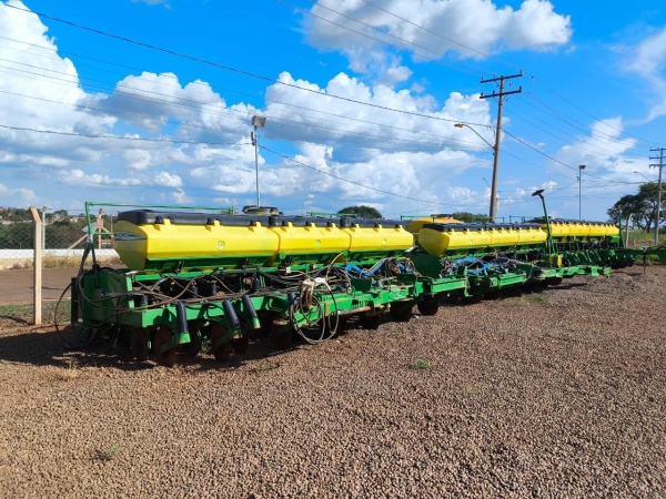 Plantadeira John Deere 2126 CCS ano 2014