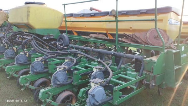 Plantadeira John Deere Ccs 2130 ano 2011