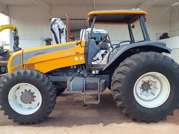 Trator Valtra BH145 ano 2014