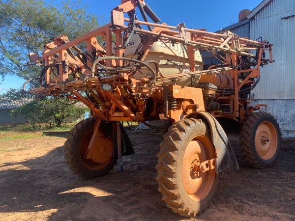 Pulverizador Autopropelido Jacto UNIPORT 2000 ano 2003