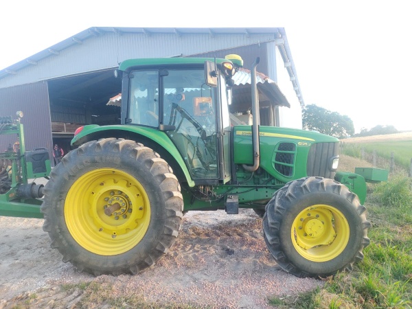Trator John Deere 6125 J ano 2022
