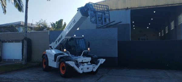 Manipulador Telescópico Bobcat T40.170 ano 2009