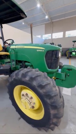 Trator John Deere 5065 E ano 2018