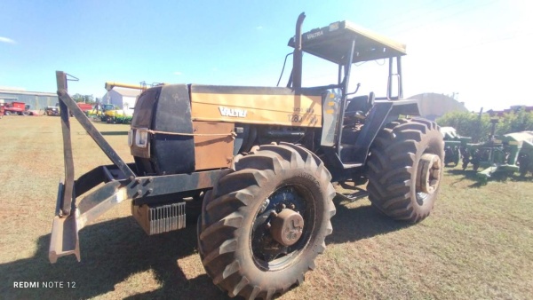 Trator Valtra 1280 ano 2001