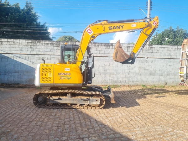 Mini Escavadeira SANY SY75 C ano 2011