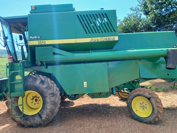 Colheitadeira John Deere 1175 Hydro ano 2013